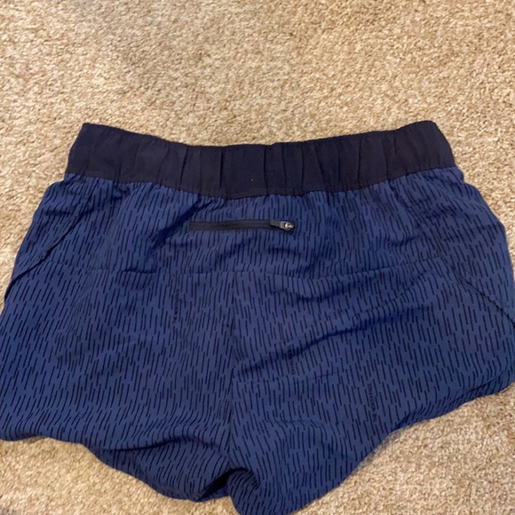 North Face shorts - Picture 3 of 3
